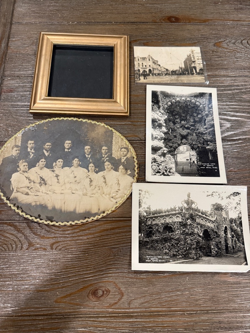 Bundle Vintage Photos and Frame